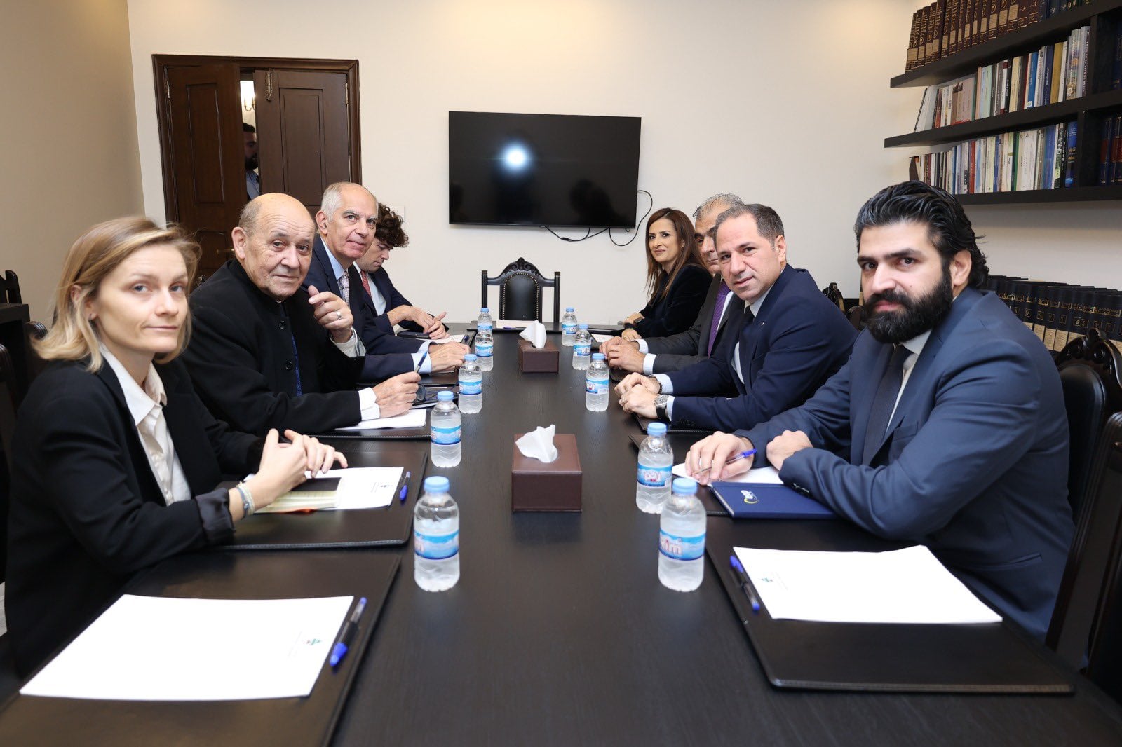 الجميّل بعد لقائه لودريان: المطلوب من عون وسلام ضغط أقصى والدفع للتنفيذ الكامل لحصر السلاح خاصة ان الحزب يصعّب المهمة على الجيش